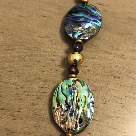 Elegant Abalone Imitation Mother of Pearl Shell Necklace - Picture 4 of 11